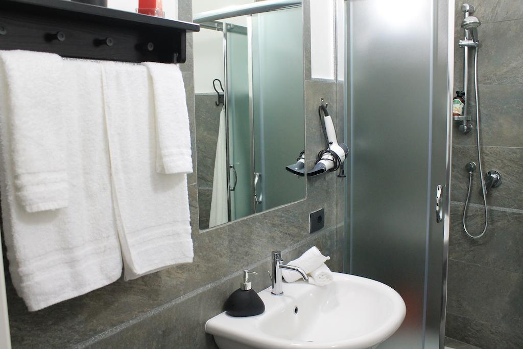 Hotel A Due Passi Dal Porto Civitavecchia Zimmer foto