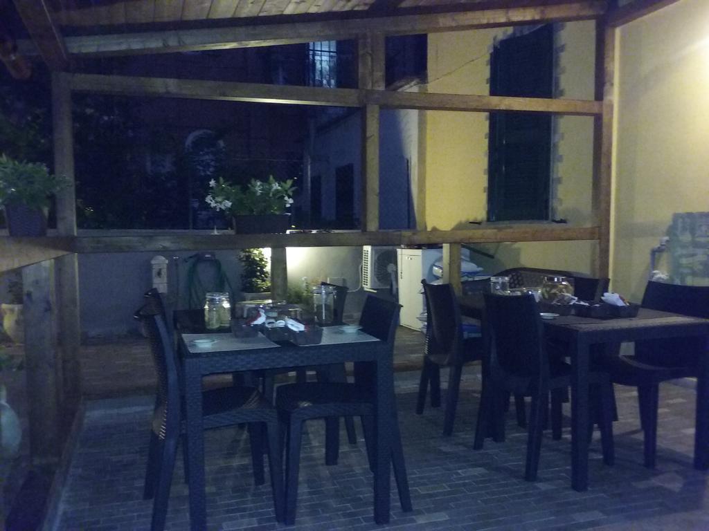 Hotel A Due Passi Dal Porto Civitavecchia Exterior foto