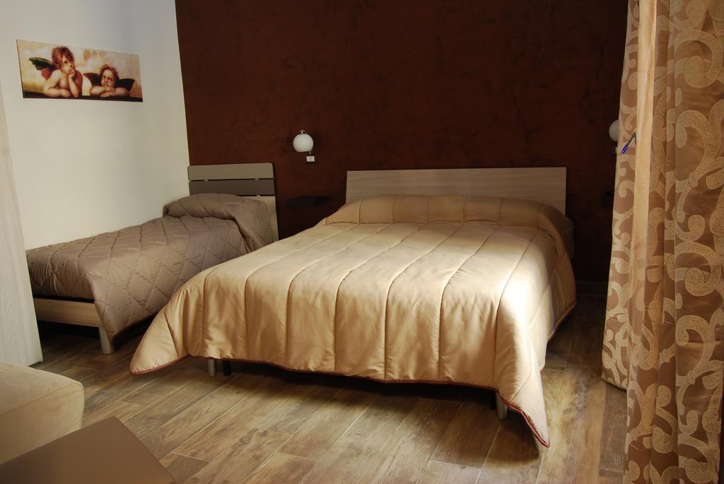 Hotel A Due Passi Dal Porto Civitavecchia Exterior foto